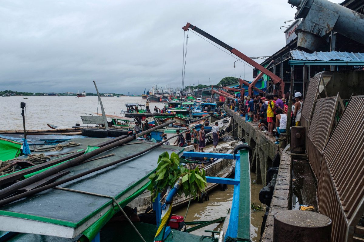 boats at San Pya wholesale fish market