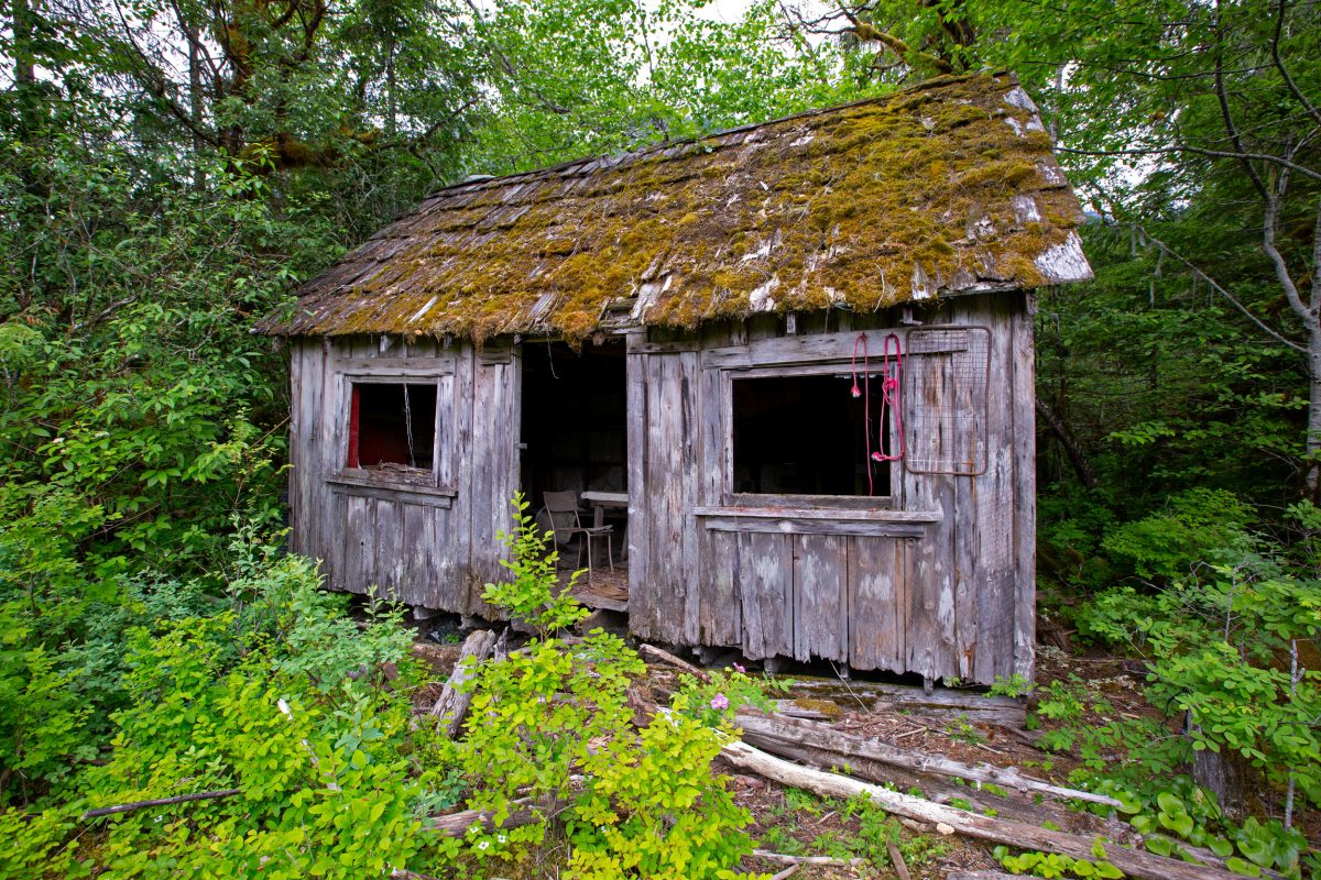 An old cabin at the head of Wuikinuxv Lake