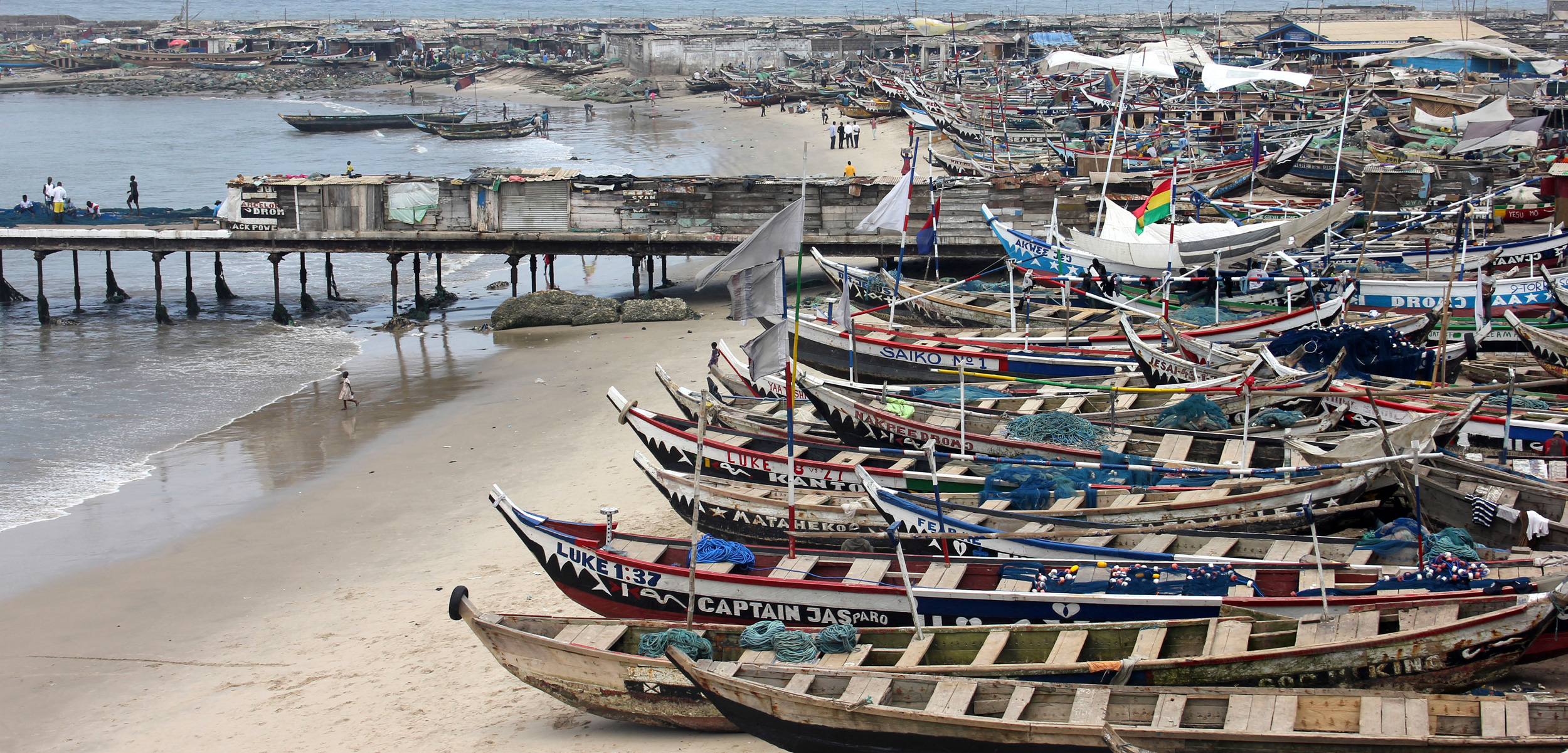 In West Africa, millions of fishers—both industrial and artisanal—are competing for a slice of the catch. Photo by Sabena Jane Blackbird/Alamy Stock Photo