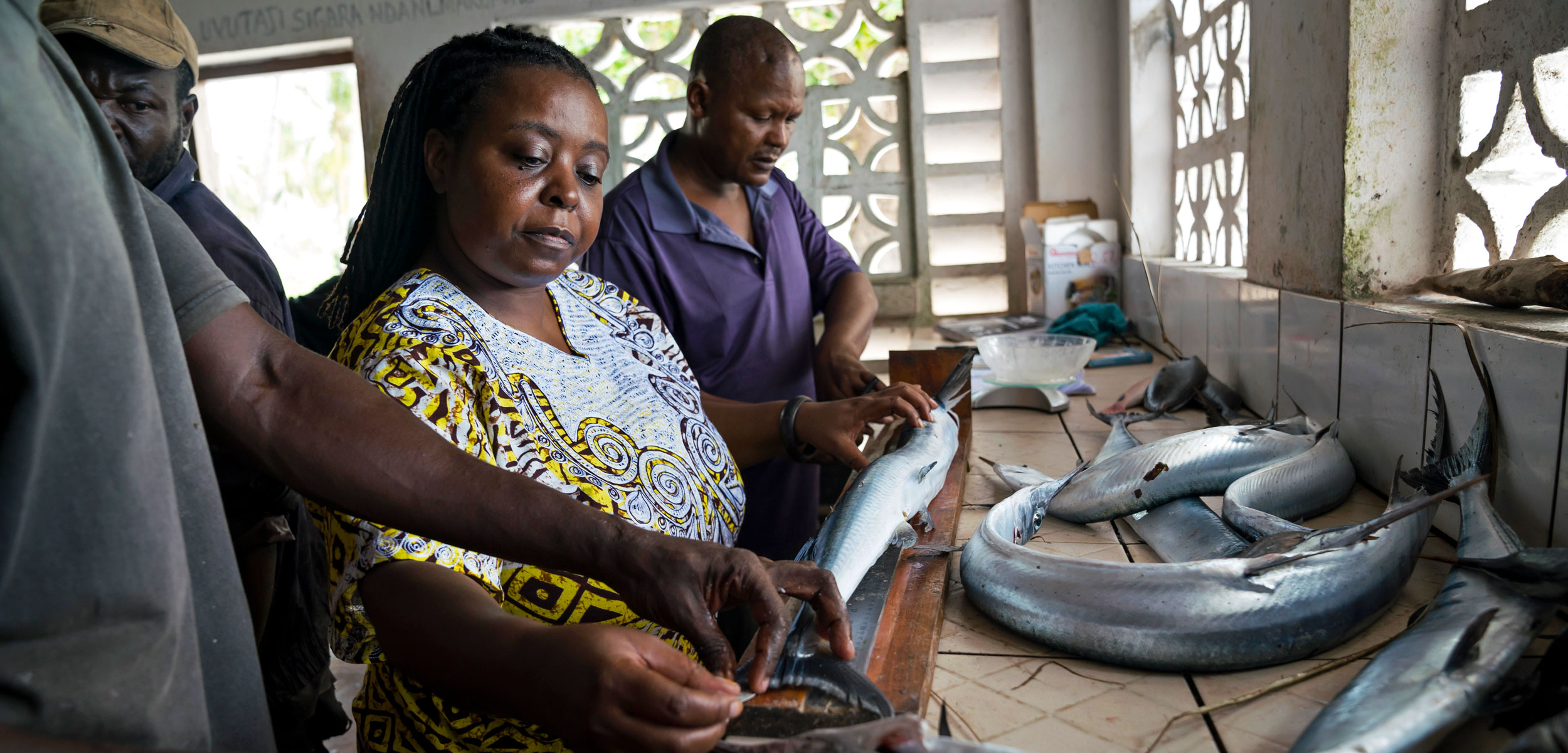 Scientist Nina Wambiji measuring a fish