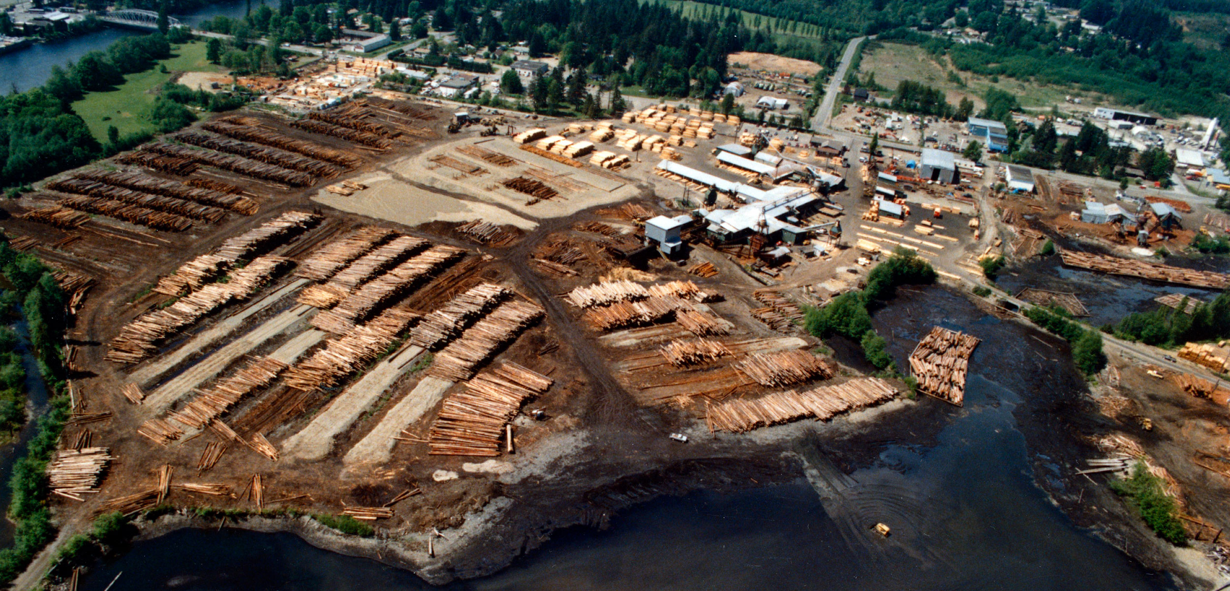 aerial photo of sawmill in the Campbell River Estuary, 1989