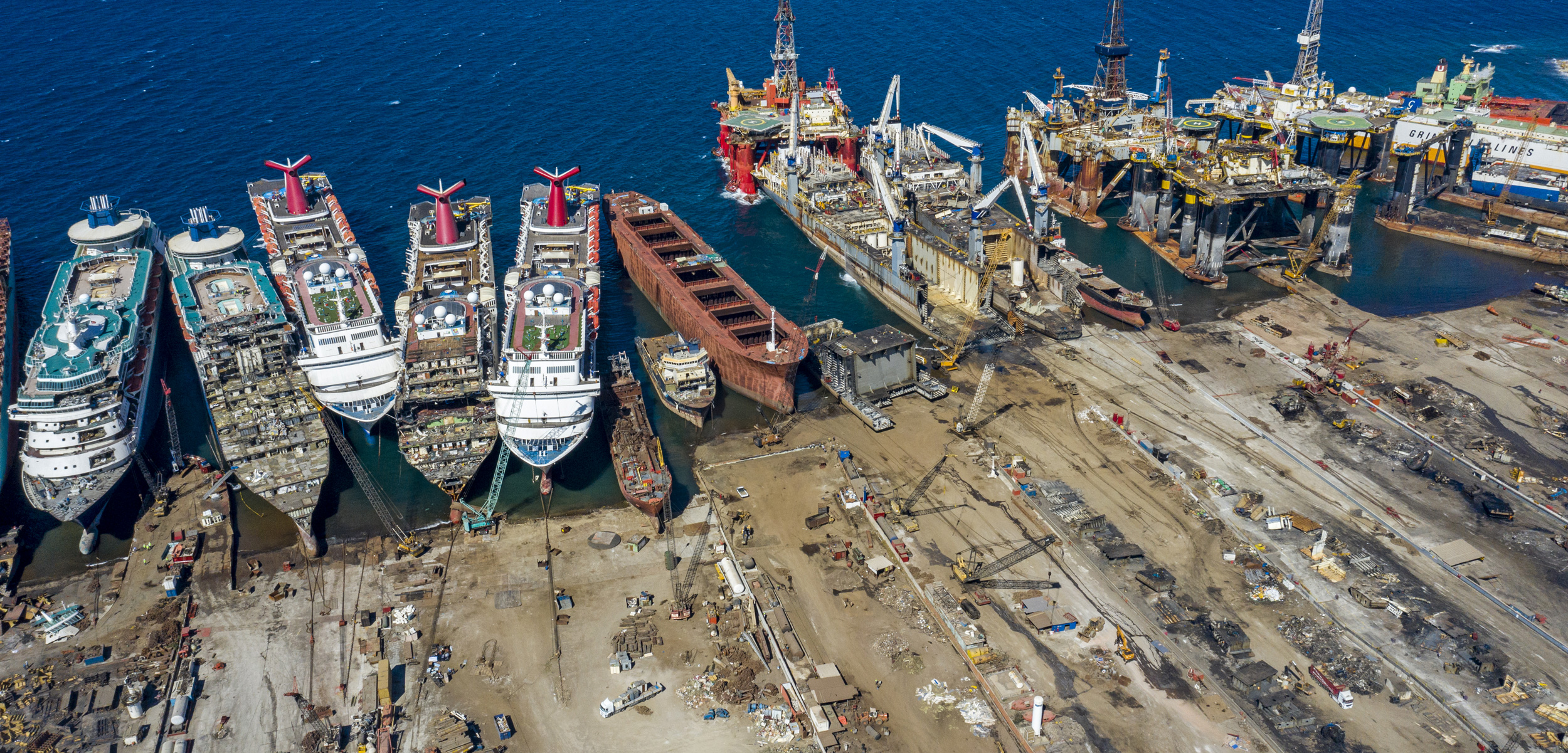 Shipbreaking in Izmir, Turkey