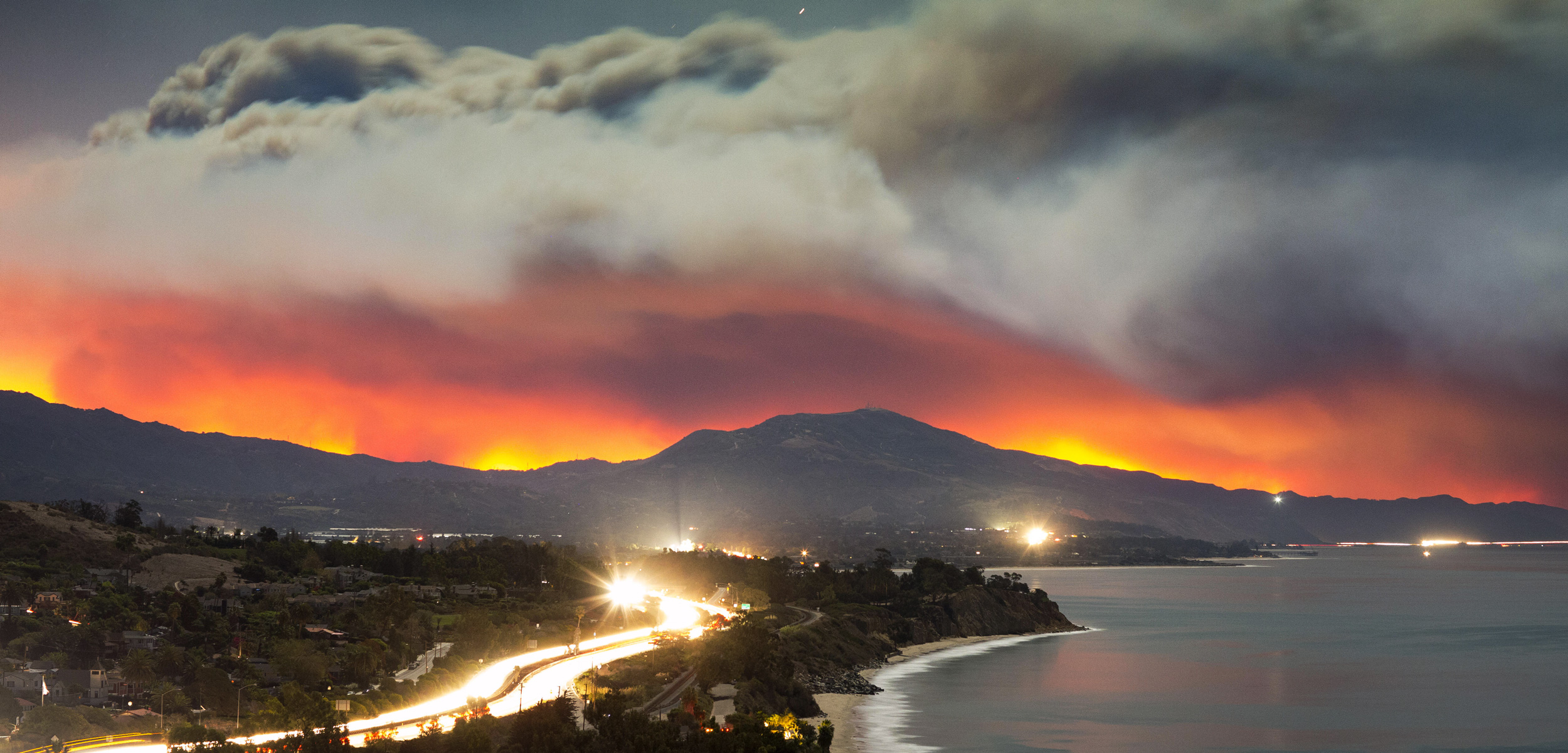 photo of the Tomas Fire in California, December 2017
