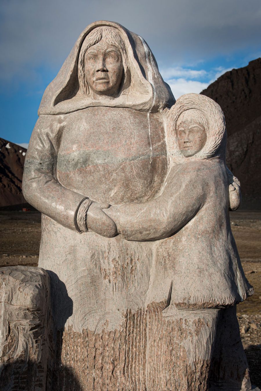 statue of an Inuit mother and child